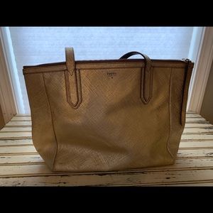 Fossil tote